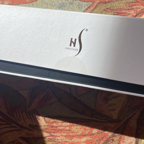 Herstyler rotating curling iron new inbox - Picture 2 of 10